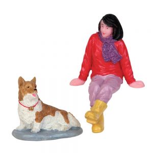Donna Seduta con Cagnolino A Short Break H 5 cm, set di 2 pezzi Personaggio Lemax - 52366