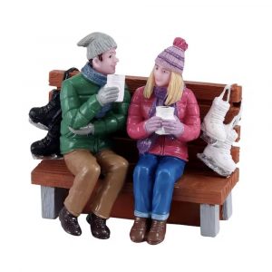 Coppia con Cioccolata Calda Hot Cocoa Drinkers H 5 cm Personaggio Lemax - 12046