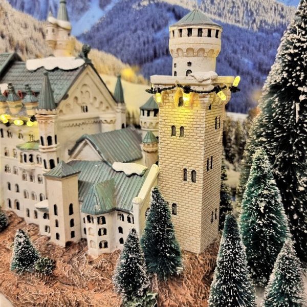 Castello Schloss Neuschwanstein H 25 cm Edificio Illuminato LuVille - 1142385 - immagine 4