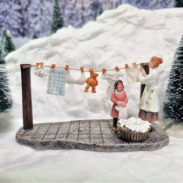 Stendiamo il Bucato! Paula Helping Mommy H 7 cm Personaggio LuVille - 1113145 - immagine 2