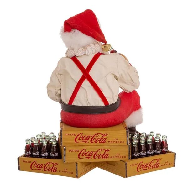 Babbo Natale Pregiato Seduto su Casse di Bottiglie Coca-Cola® Kurt Adler - H 25 cm - immagine 3