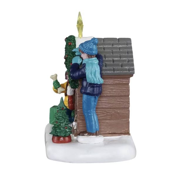 Decorando la cuccia di Jake Doghouse Christmas H 8 cm Personaggio Lemax - 53741 - immagine 3