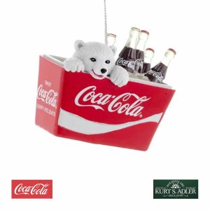 Cucciolo di Orso Polare con Bottiglie Dentro a Frigo Coca-Cola® Kurt Adler - H 6 cm